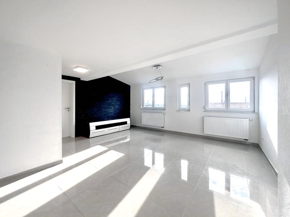 Thumbnail-Helle 4-Zimmer-Wohnung mit Einbauküche und PKW-Stellplatz