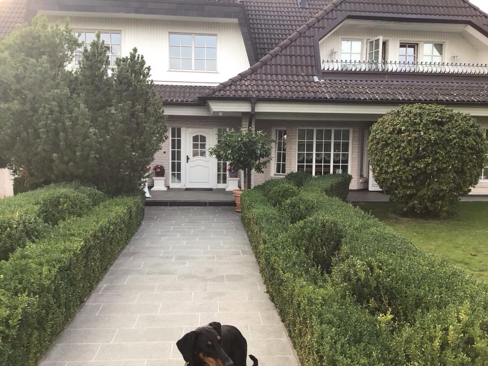 Thumbnail-Wohnhaus mit Halle. TEL. 0172 5102043