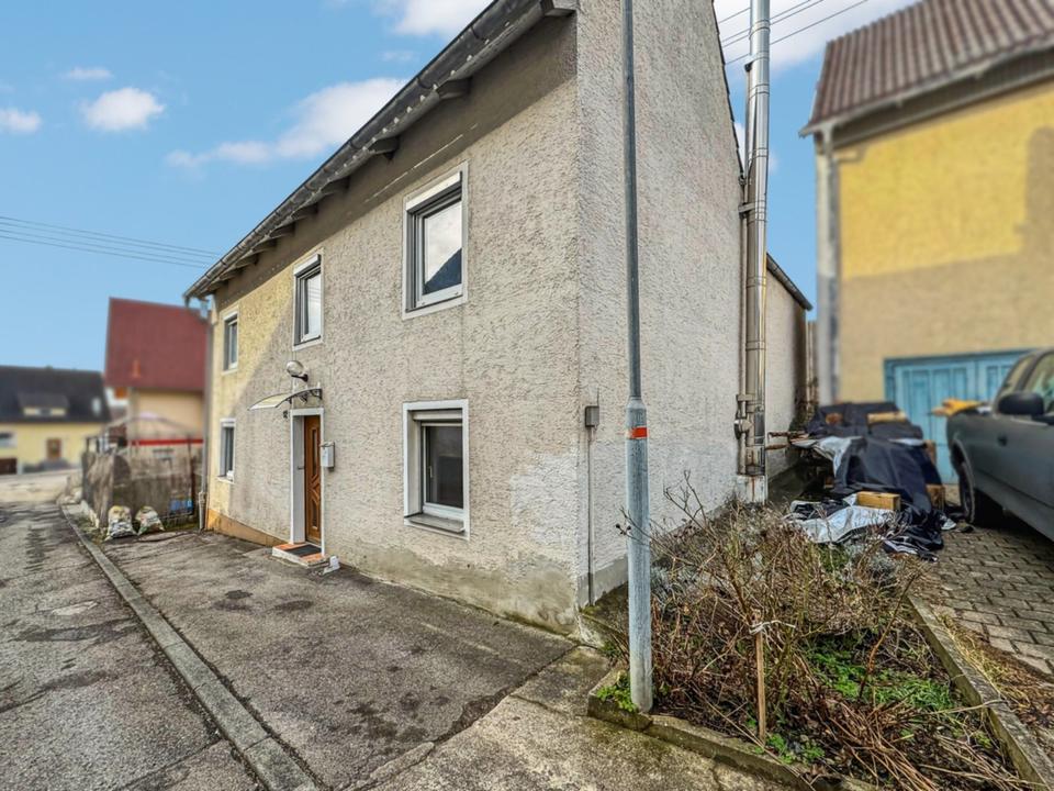 Thumbnail-Zweifamilienhaus in Herbertingen mit Potenzial