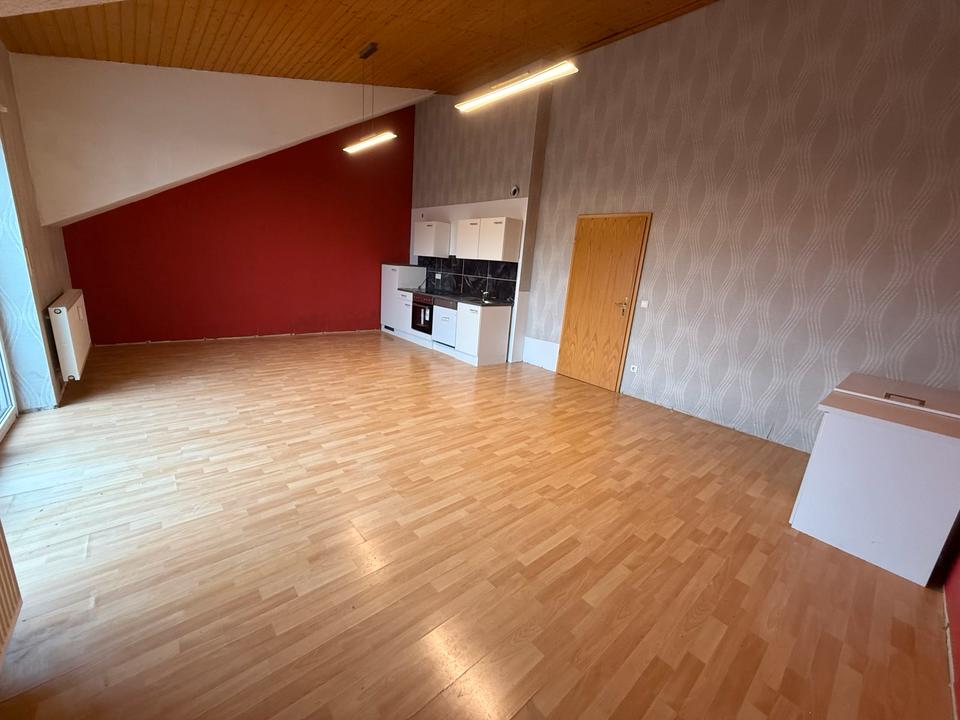 Thumbnail-2-Zimmer-Dachgeschosswohnung, EBK, Teilmöbliert