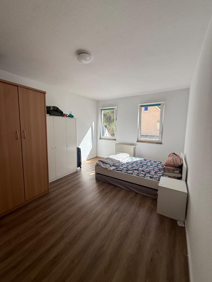 Thumbnail-Großzügige 3-Zimmer-Wohnung mit modernem Badezimmer und Küche