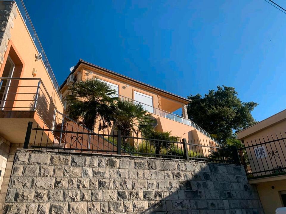 Thumbnail-verkauft werden zwei legale Häuser in Montenegro