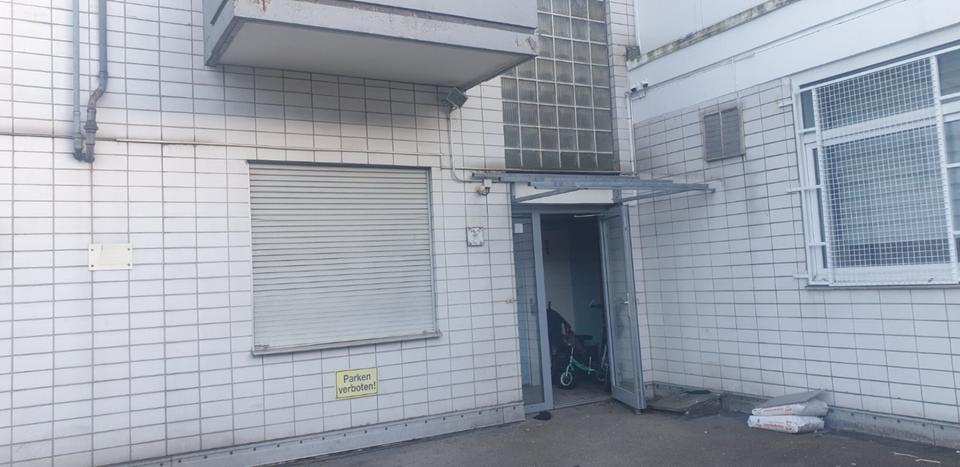 Thumbnail-1 Zimmer mit Ladenfenster zum Hinterhof & WC Miete oder Mietkauf