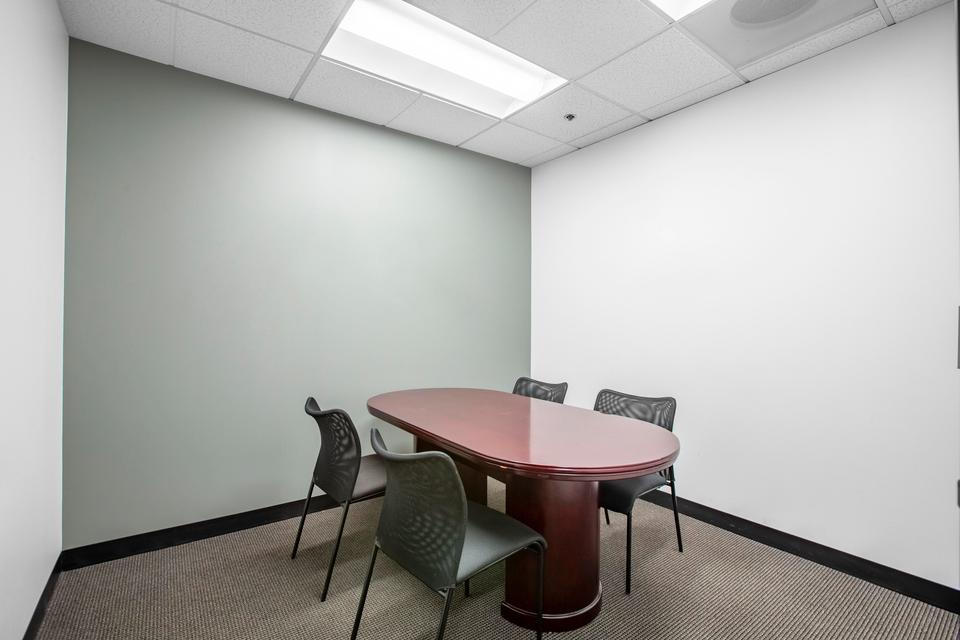 Thumbnail-Privater Büroraum für 4 Person in Regus Edison-Park
