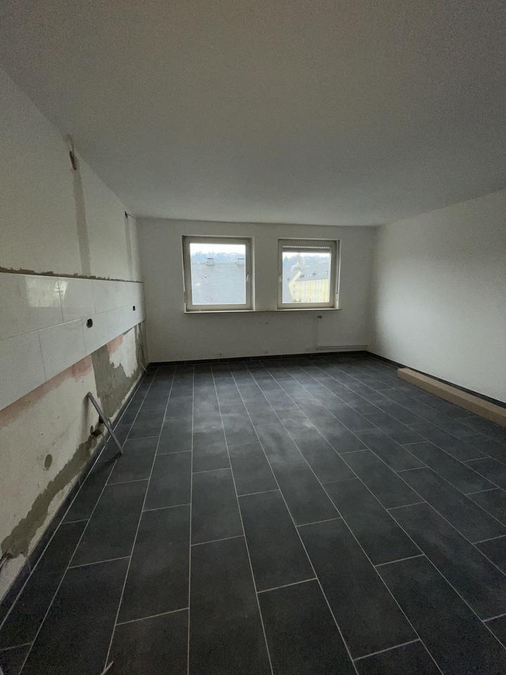 Thumbnail-Frisch Rennovierte 4 Zimmerwohnung in Idar-Oberstein zu vermieten [HMR-O70E04]