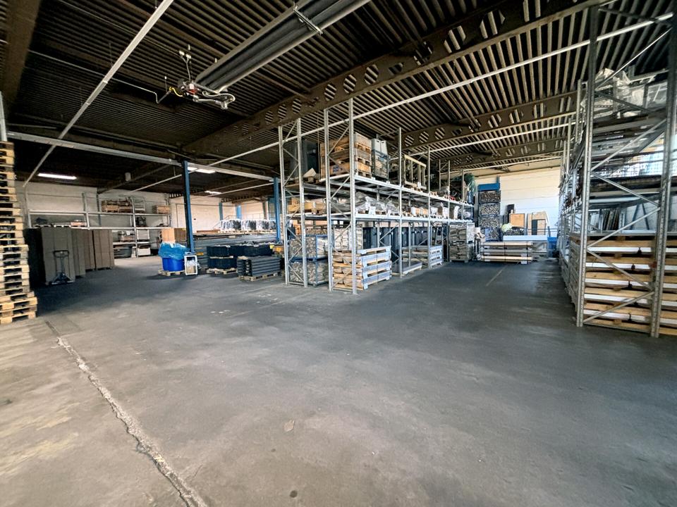 Thumbnail-500 m² Lagerhalle mit ebenerdigem Tor