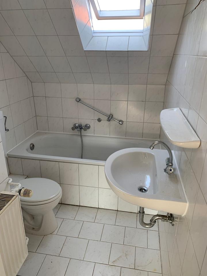 Thumbnail-Helle 2-Zimmer-Dachgeschoss-Wohnung in Wilhelmshaven Heppens – ideal für Single