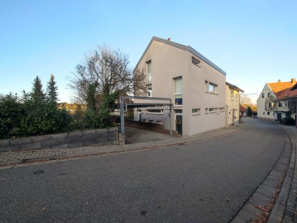 Thumbnail-Modernes Haus mit Carport in Steinwenden