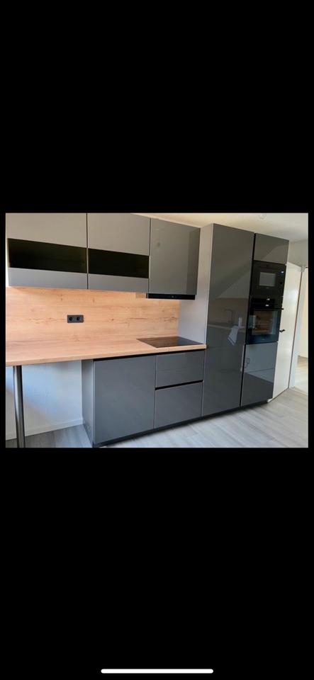 Thumbnail-Helle, frisch renovierte 2- Zimmer-Wohnung, EBK, Carport, Garten