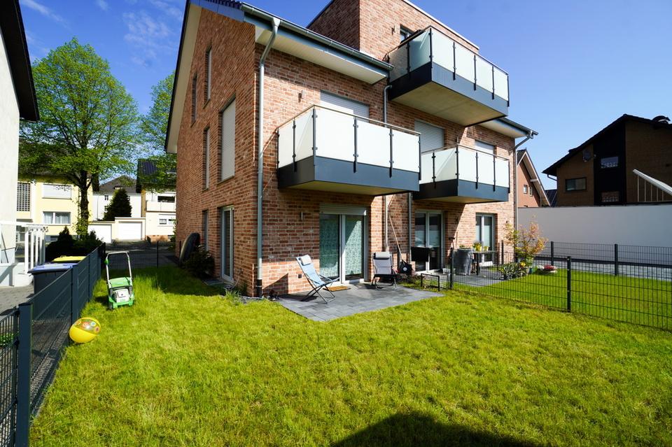 Thumbnail-3-Zimmer-Erdgeschosswohnung mit Gartenanteil in Schloß NeuhausMastbruch, erst wenige Jahre alt