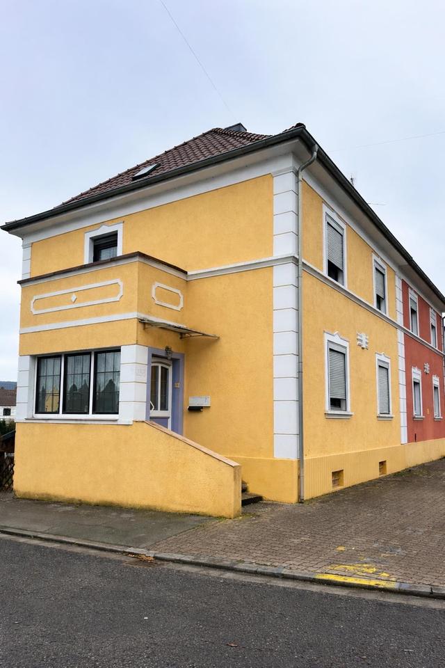 Thumbnail-Mehrfamilienhaus in zentraler Lage mit Garten- modernisiert