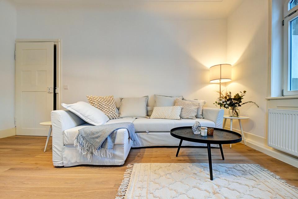 Thumbnail-möblierte lichtdurchflutete 2-Zi Altbauwohnung im Stuttgarter Süden mit Balkon