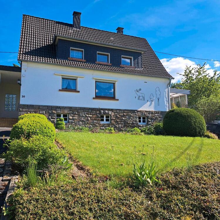 Thumbnail-gepflegtes Wohnhaus mit Baugrundstück