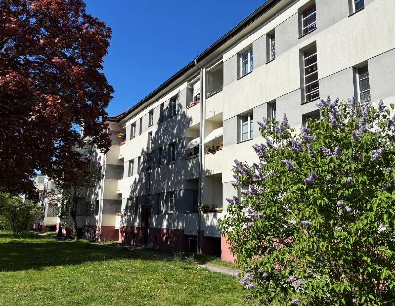 Thumbnail-Kompakt. Renoviert. Bezugsfrei. 2,5 Zi. mit Loggia und Wanne