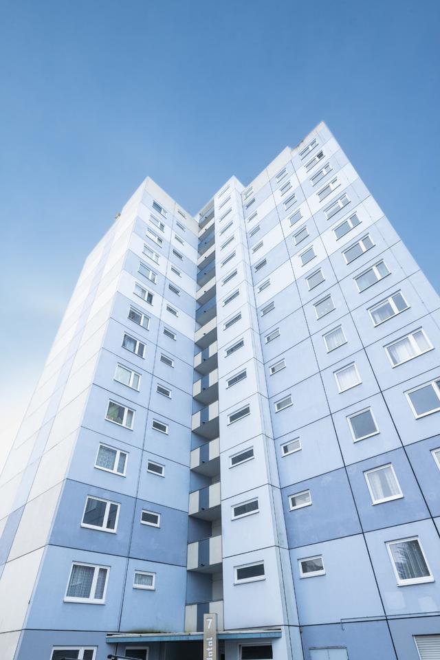 Thumbnail-4-Zimmer Wohnung im 12. OG mit Balkon in Frankfurt-Hausen