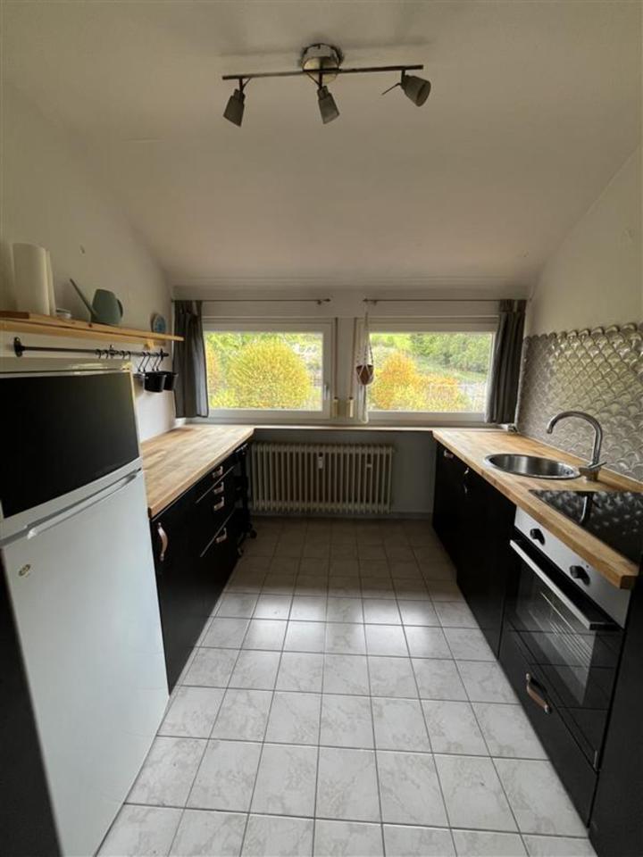 Thumbnail-2-Zi-Wohnung in Untertürkheim mit Garage, Küche, Garten & Kellern