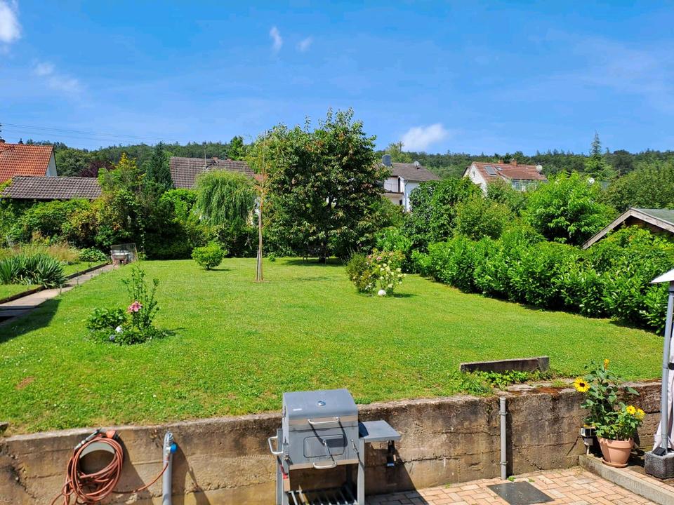 Thumbnail-freistehendes Einfamilienhaus mit Garage und Garten(eingezäunt)