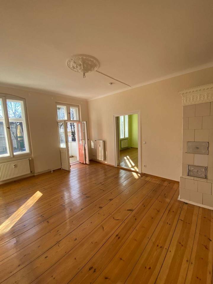 Thumbnail-Schöne, helle 2-Zimmer Altbauwohnung mit Balkon