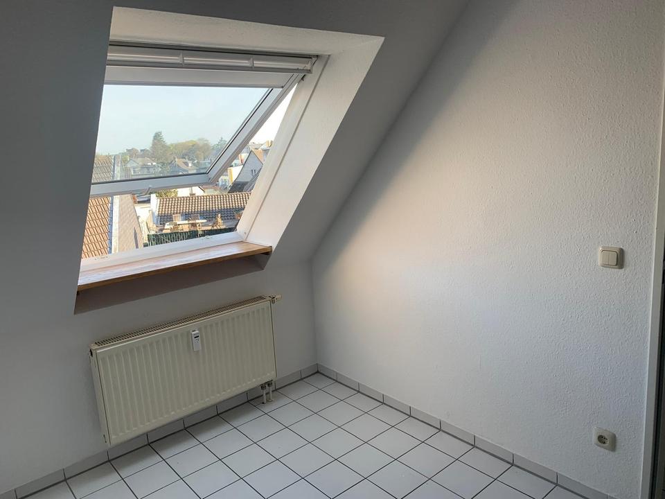 Thumbnail-Langenfeld Richrath: 2 Zimmer Dachgeschosswohnung