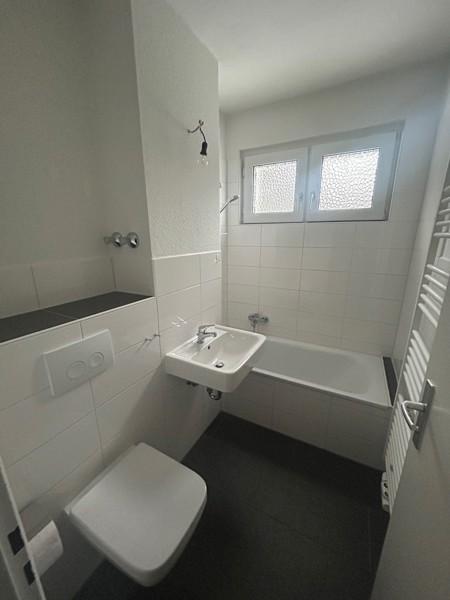 Thumbnail-3-Zimmer-Wohnung,komplett renoviert mit hellem Vinylboden