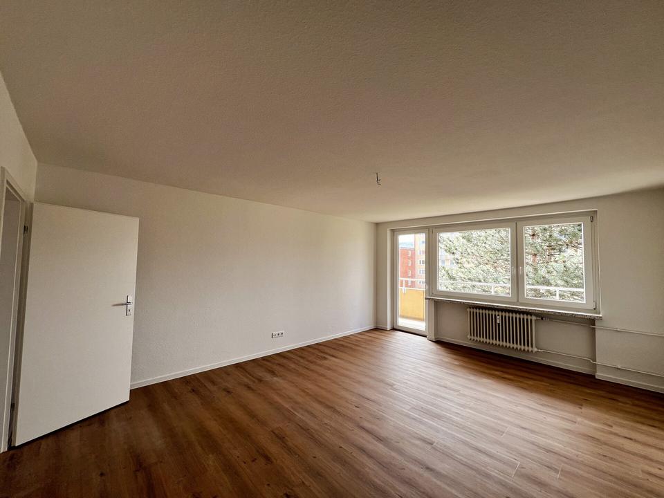 Thumbnail-Modernisierte 3-Zimmer-Wohnung mit Loggia und Fensterbad