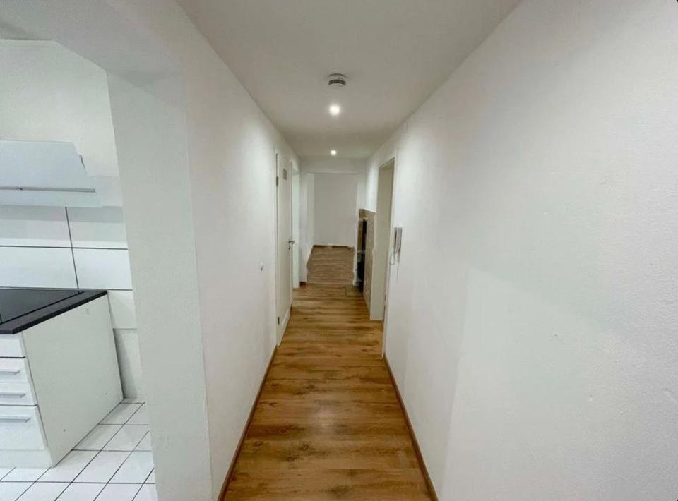 Thumbnail-Hochparterre 3-Zi Wohnung mit Garage, Balkon und Einbauküche