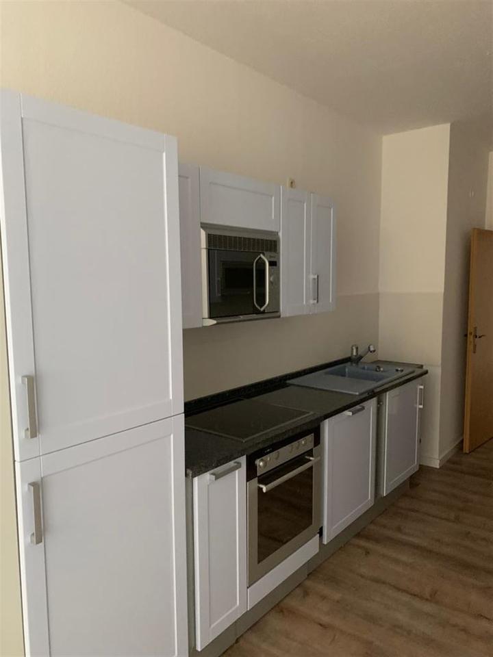 Thumbnail-Großzügige 3-Zimmer mit Laminat, EBK und Wannenbad in guter Lage