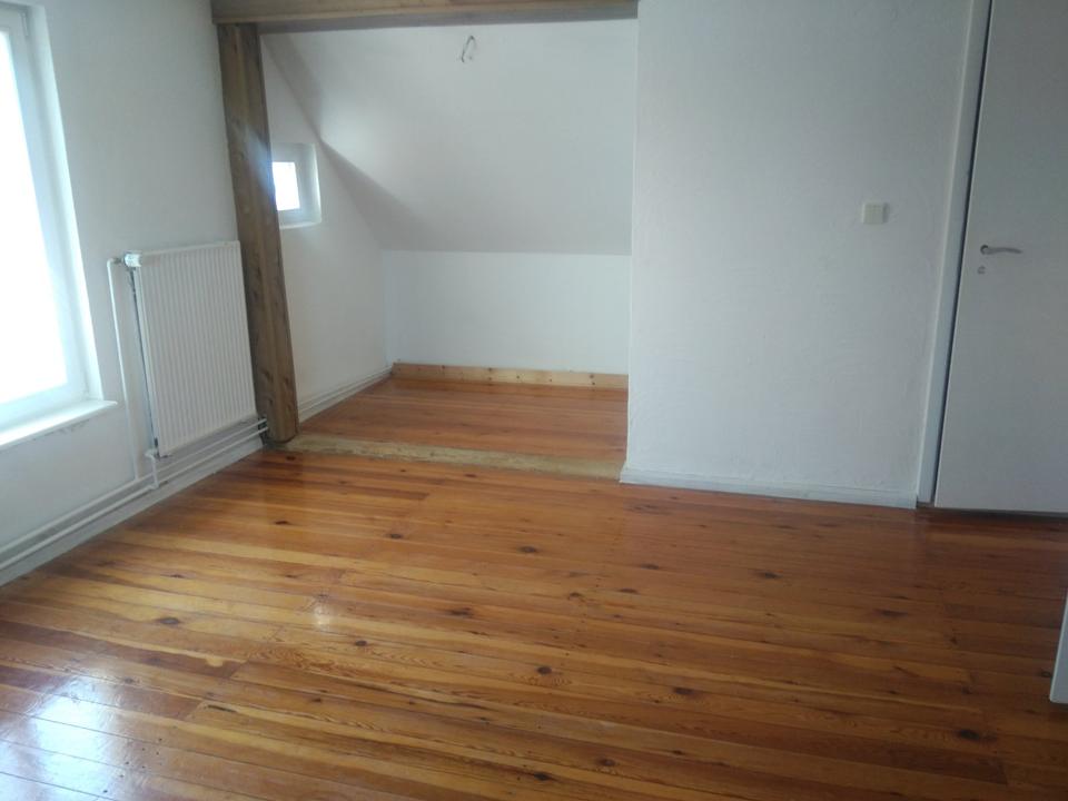 Thumbnail-Dachgeschosswohnung Altbau, 3 Zimmer mit Tageslichtbad