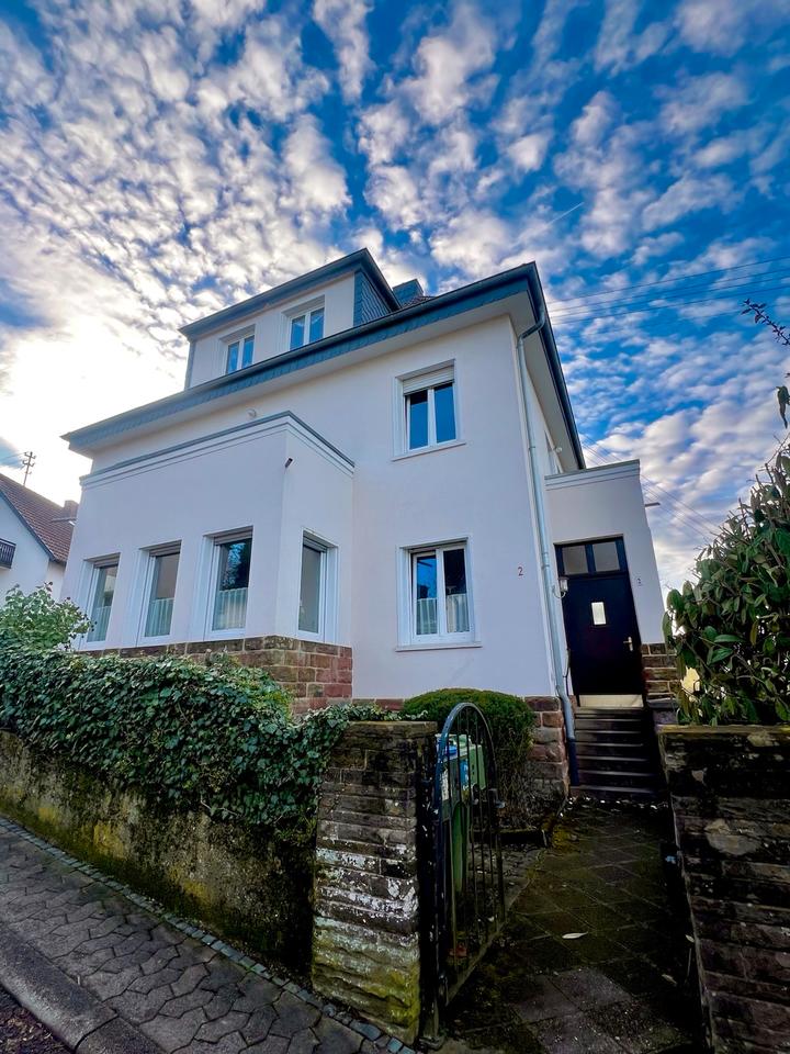 Thumbnail-strahlende 2 ZKB Altbau-Mietwohnung mit Einbauküche, Bischmisheim