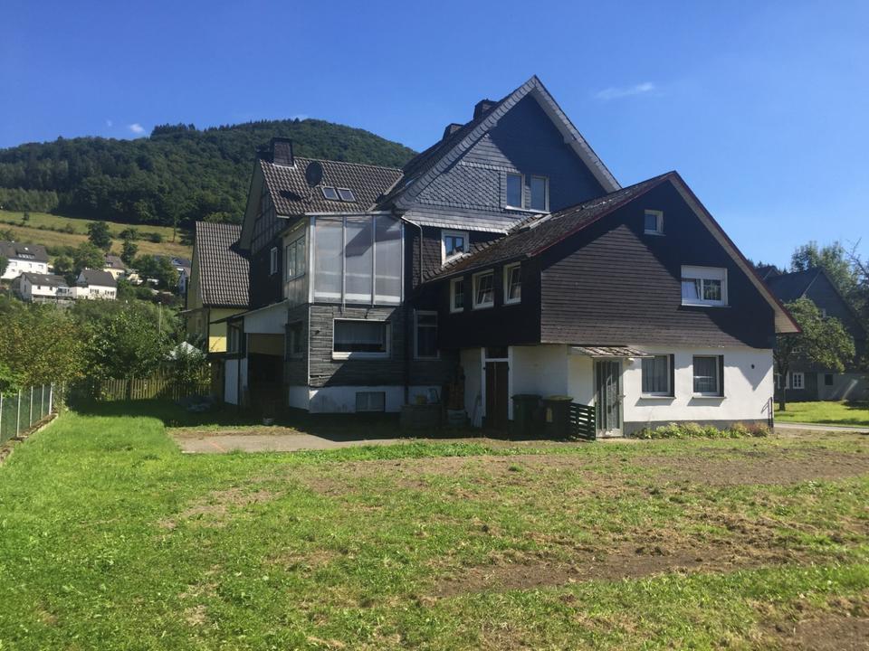 Thumbnail-Großes Grundstück mit Fachwerkhaus in Meggen