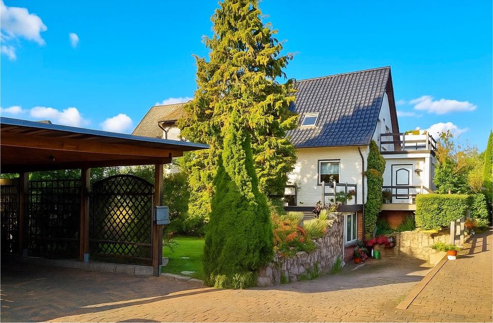 Thumbnail-Große Doppelhaushälfte mit Garten – Wohnen am Lankower See