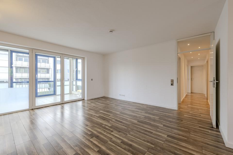 Thumbnail-Großräumige 5-Zimmer-Wohnung mit Balkon & Wintergarten in Pattonville