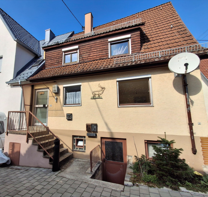 Thumbnail-Doppel-Haus-Hälfte (2 Wohnungen Einfamilienhaus) mit Potential