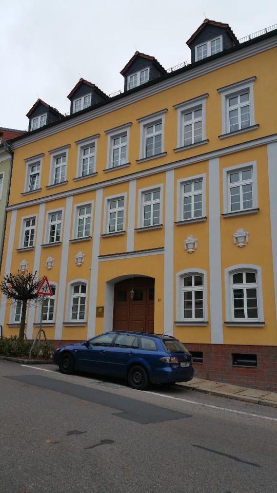 Thumbnail-Schöne, helle 2-Zimmer Dachgeschosswohnung in zentraler Lage mit Stellplatz