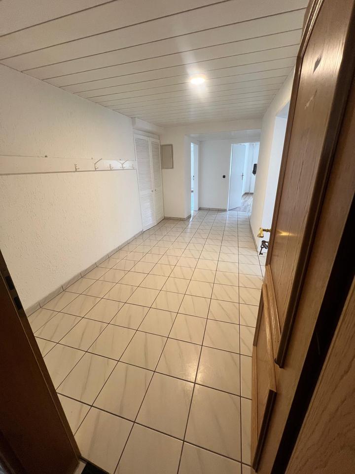 Thumbnail-Große 3 Zimmer Wohnung -Helle Räume und Große Küche + Bad