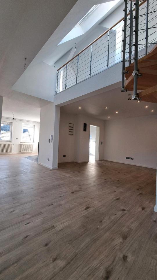 Thumbnail-Großzügige 4-5 Zimmer Maisonett Wohnung mit 2 Bädern und Balkon