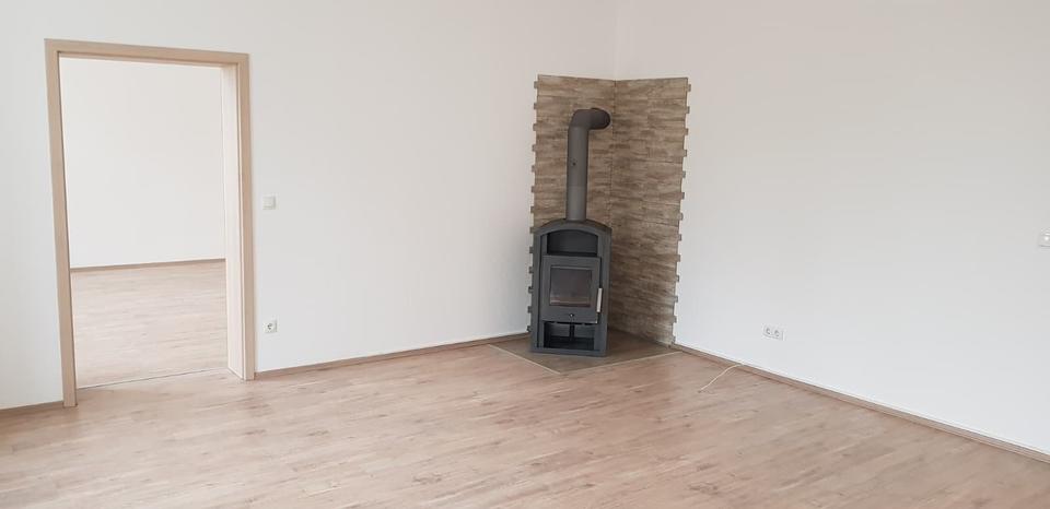 Thumbnail-Helle 2-Zimmer-Wohnung mit Kaminofen und Einbauküche in Bebertal