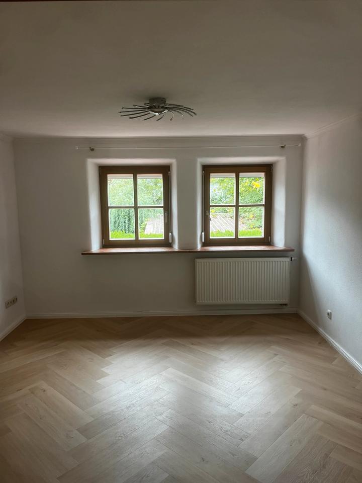 Thumbnail-Helle 2 Zimmer Wohnung