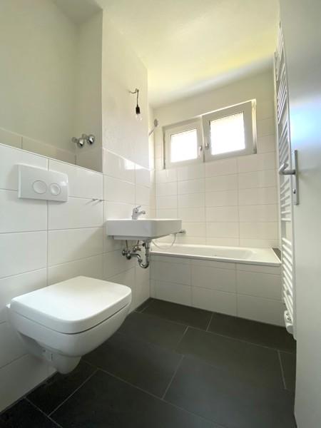 Thumbnail-Schöne helle 3-Zimmer-Wohnung mit Wand und Bodenbelag
