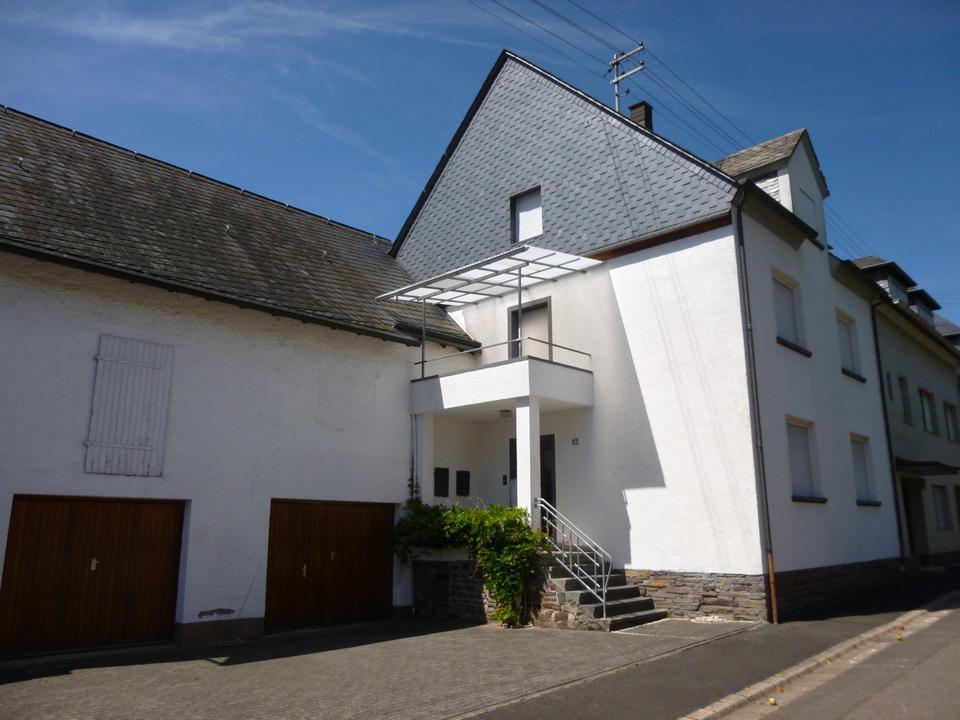 Thumbnail-Charmantes Zweifamilienhaus mit schönem Moselblick