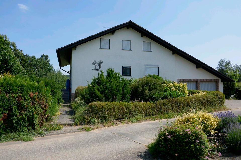 Thumbnail-Großes Einfamilienhaus in Massivbauweise