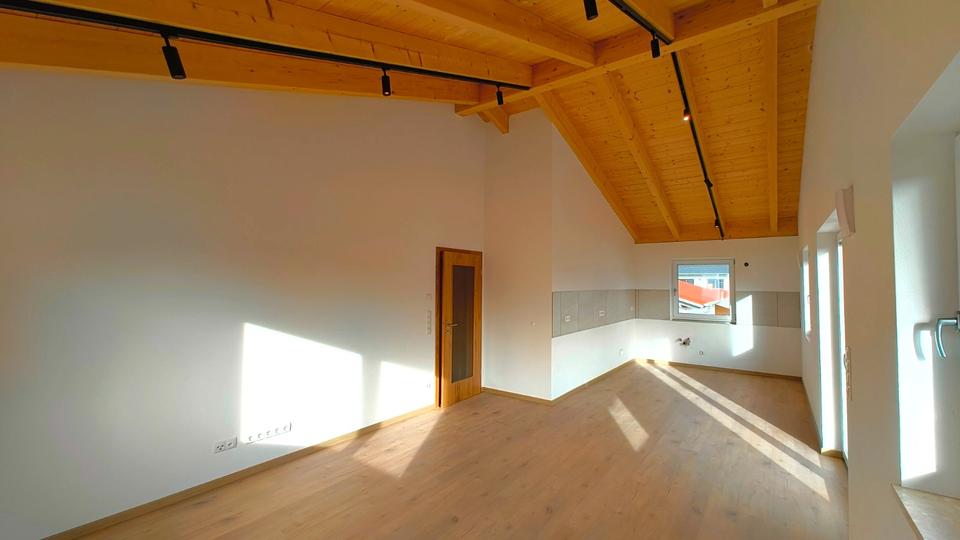 Thumbnail-Helle 2-Zimmer-Wohnung mit Sichtdachstuhl & Balkon (Erstbezug)