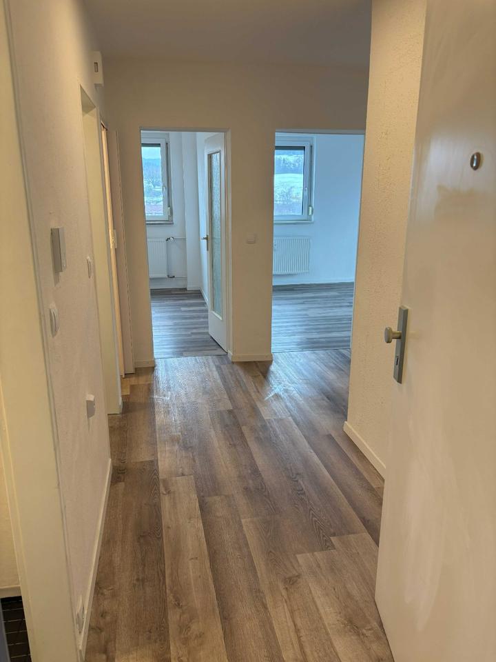 Thumbnail-Frisch renovierte 3 ZKB Wohnung im 5. OG mit Balkon in Bettringen