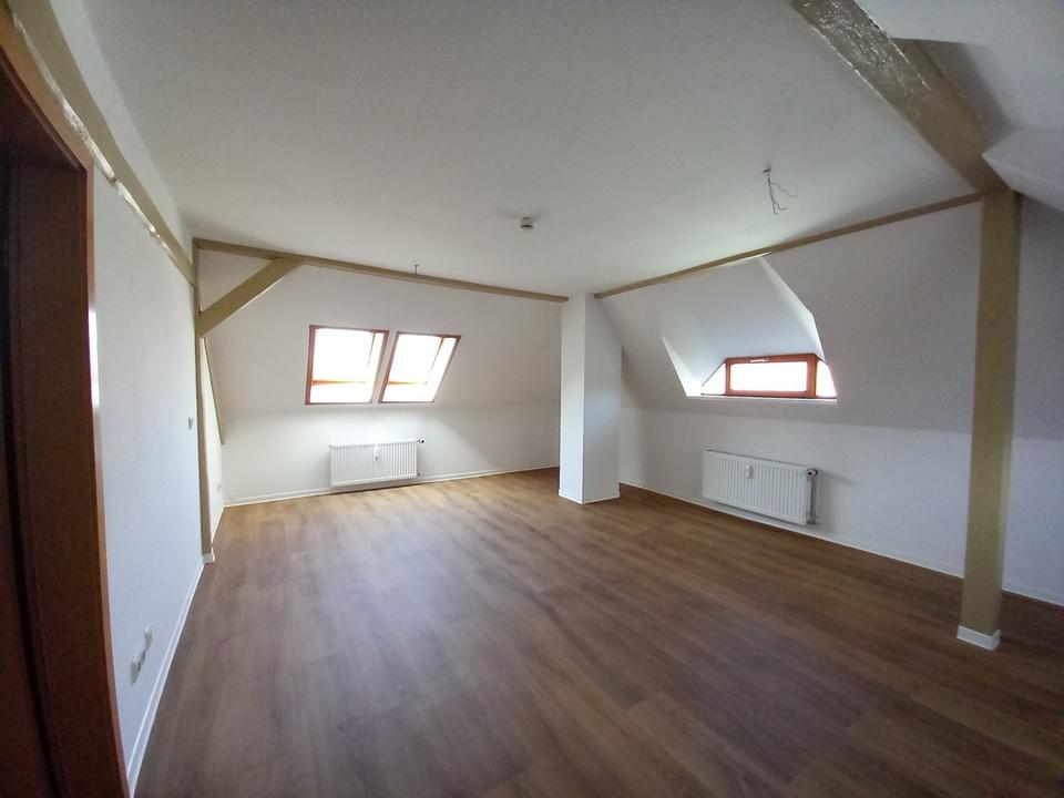 Thumbnail-frisch renovierte 2-Zimmer Wohnung mit Charme im 3. OG in der Altenburger Str., Gößnitz