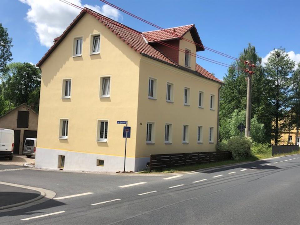 Thumbnail-Großzügige helle 2-Raum-DG-Wohnung (neu renoviert)