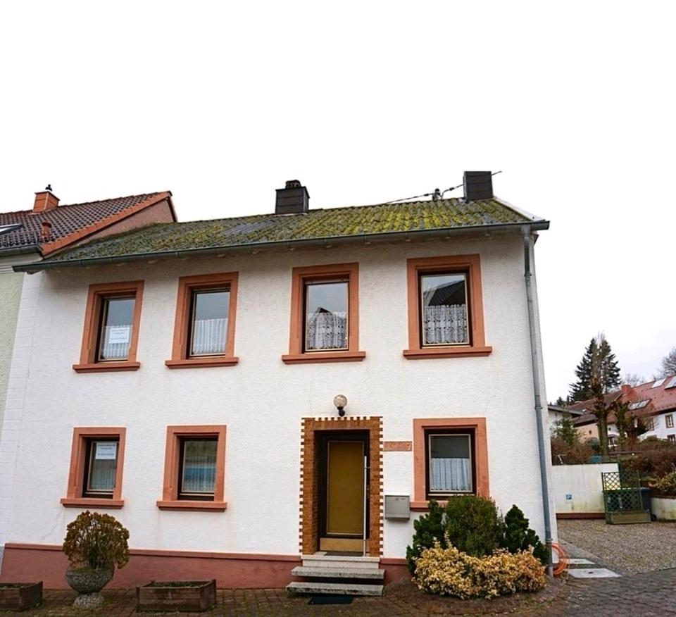 Thumbnail-Charmantes Einfamilienhaus in Oberthal 66649 zu vermieten - 4 ZKB