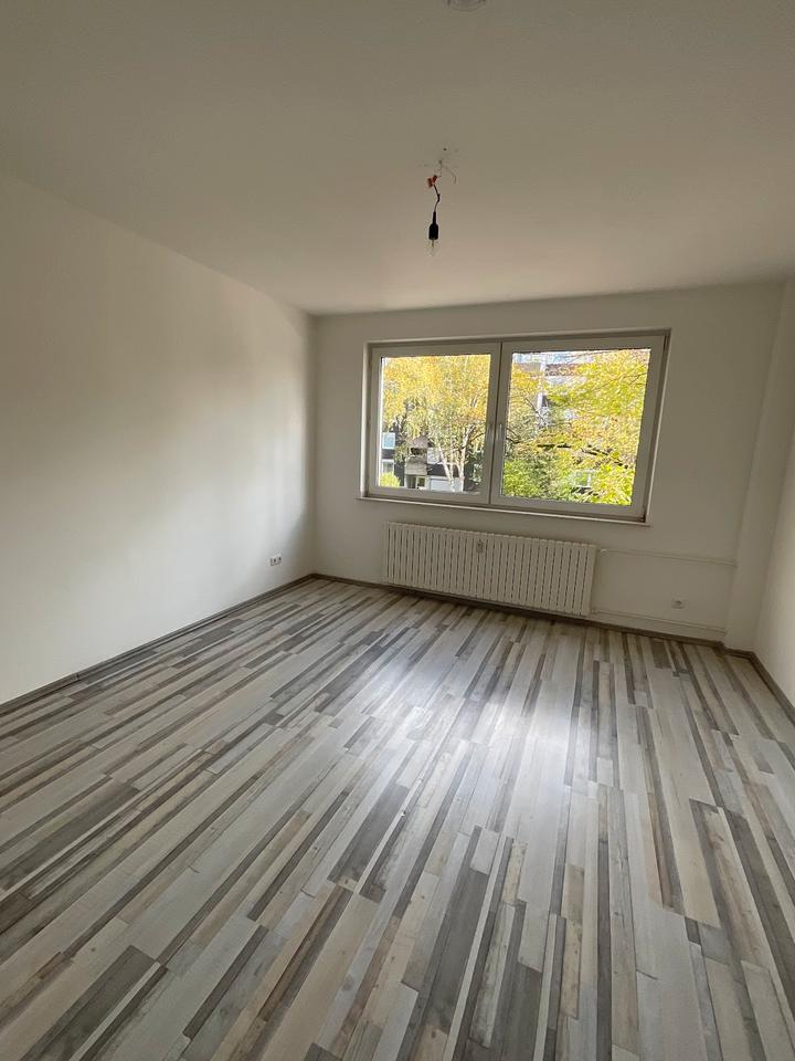 Thumbnail-Geräumige Wohnung mit Balkon in Neumühl..