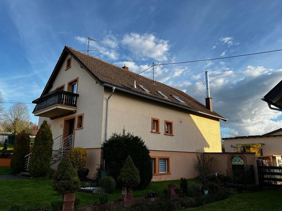 Thumbnail-Großzügiges Zweifamilienhaus mit Pool, Klimaanlage