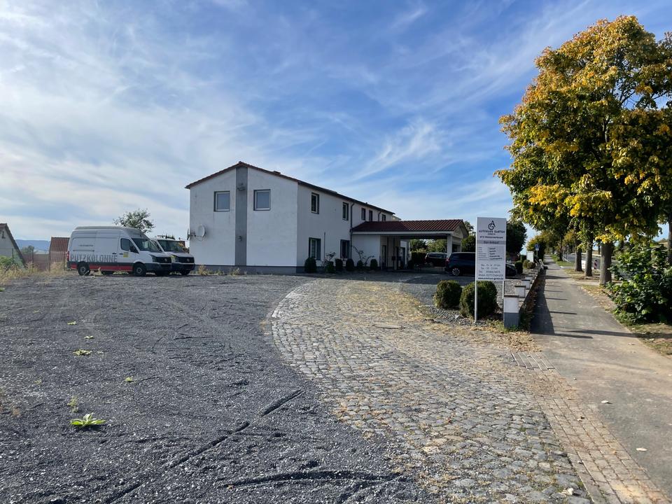 Thumbnail-Mehrfamilienhaus + Gewerbeeinheit auf 2.343 m² Grundstück