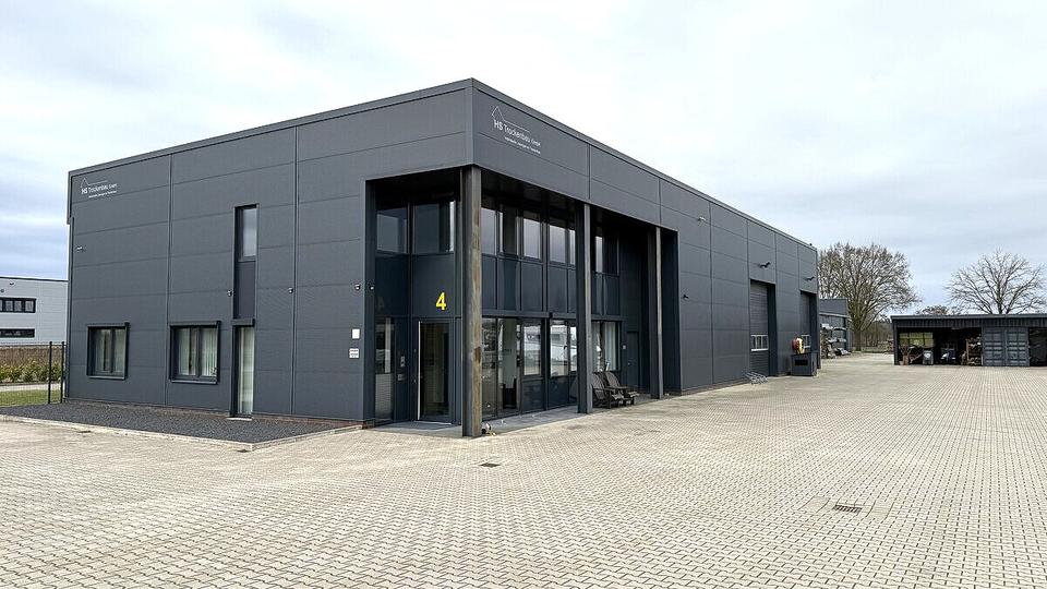 Thumbnail-Moderne Gewerbehalle mit Büro, Klimaanlage und zwei Toren